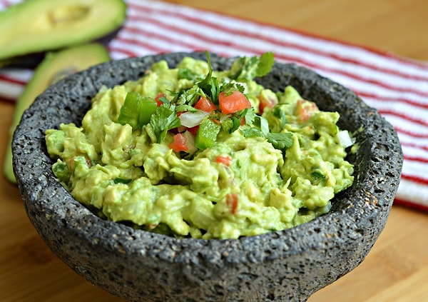 8. Guacamole yaparken bıçak kullanın.