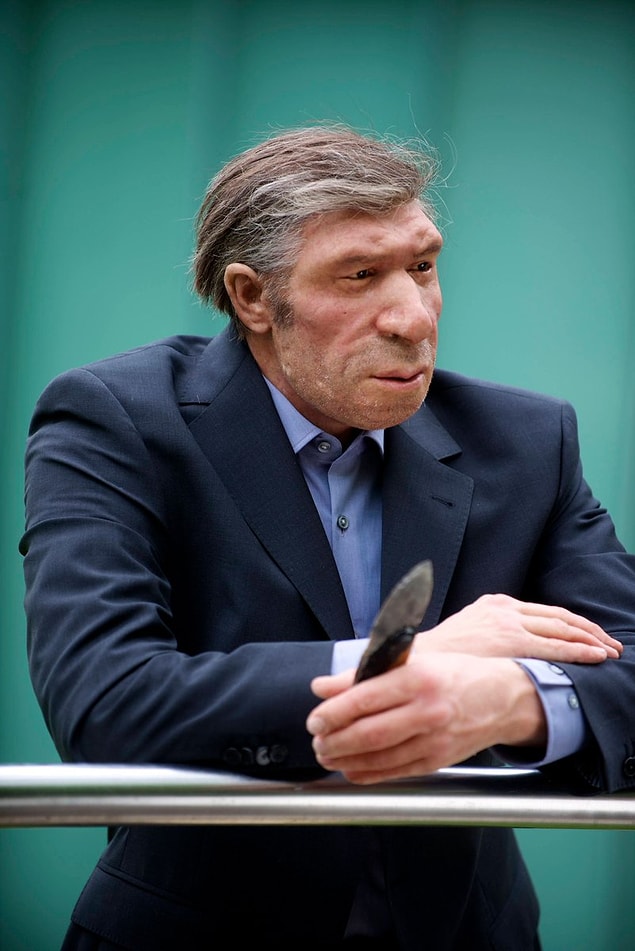 Aramızda olsalardı ''Bugün nasıl görünürdü?'' sorusuyla yola çıkarak, bazı Neandertal modellerine modern insan kıyafetleri giydirilmiş.