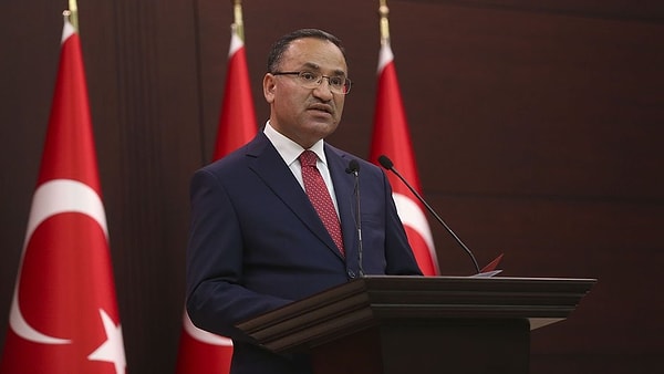 Başbakan Yardımcısı Bekir Bozdağ ise durumun resmi nikâhı teşvik ederek aslında kayıt dışı evlilikleri önlemeye yarayacağını ve nikâh işlemlerini hızlandıracağını iddia etti.