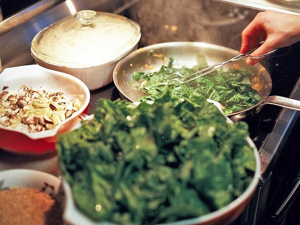 19. Жарка мокрой зелени