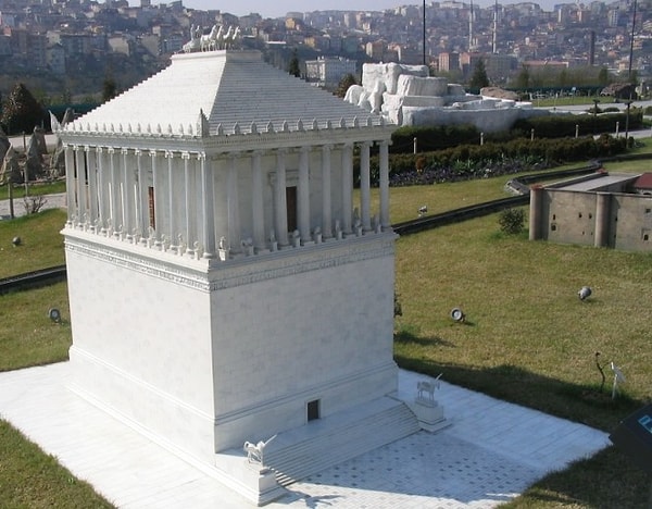 6. Галикарнасский мавзолей