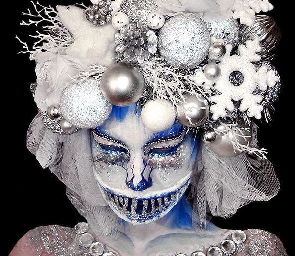 8. Для своих творений Кус в основном использует краски на водяной основе, смешанные с масляными и акриловыми красками