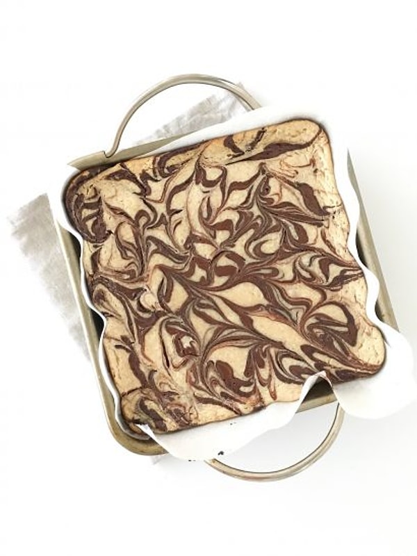 Итак, для приготовления 9 порций безглютеновых, безмолочных и не содержащих сахара батончиков "Чизкейк-Брауни" нам понадобятся: