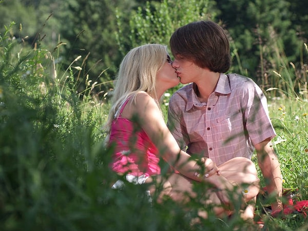 7. Помните свой первый поцелуй?