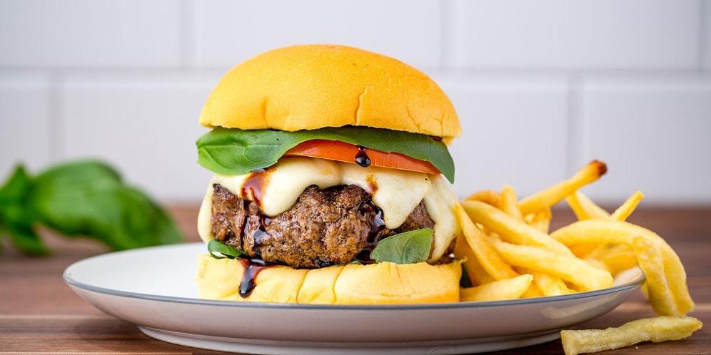 Evde Lezzetli Hamburger Yapmanın Zor Olduğunu Düşünenler İçin 11 Lezzetli Hamburger Tarifi