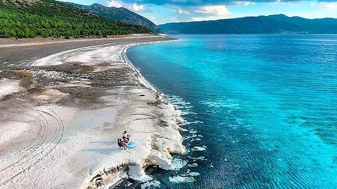 Türkiye'nin Güzellikte Maldivler'le Kapışan Bembeyaz Kumu ve Dupduru Suyuyla Salda Gölü!