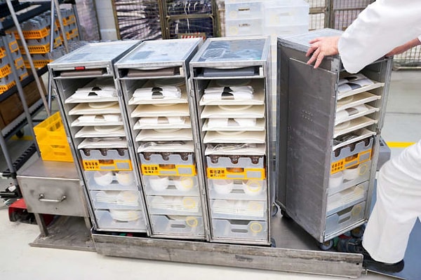 10. "Пища выбрасывается в мусор после каждого полета"