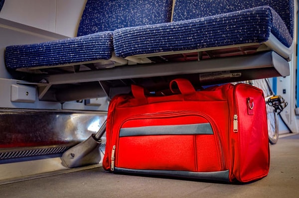 17. "Самое странное, что часто случается, - это люди, которые покидают самолет, забывая весь свой багаж внутри"