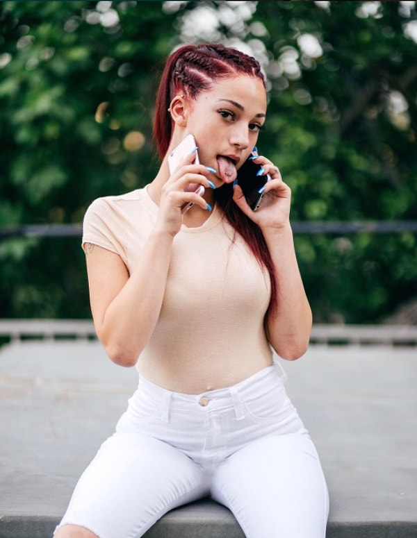 9. Она совершеннолетняя?