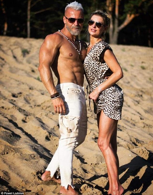 3. Павел любит позировать со своей очаровательной женой Магдой.