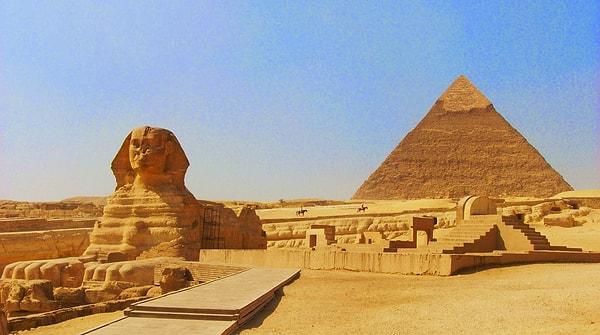 7. Keops Piramidi inşa edilirken mamutlar halen yeryüzündeydi.
