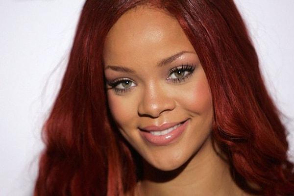 O çok ünlü, zengin, başarılı ve güzel... Rihanna ile "sıradan" bir kadının ortak paydada buluştuğu yerlerden biri de maalesef erkek şiddeti oldu.