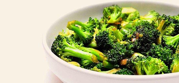 6. Brokoli ve yeşil yapraklı besinler anne adaylarının gereksinim duyduğu besinlerin çoğunu içerir.