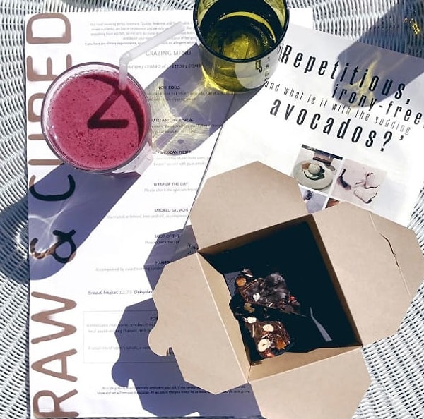 5. «Сотни людей лайкали фото моей жены, которая просто ела салат. Это какое-то сумасшествие», — возмущается Лэйн