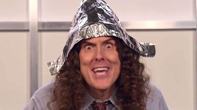 4. Michael Jackson, ünlü şarkıların komik parodilerini yapan Weird Al Yankovic’in büyük bir hayranıymış. Fakat önemli bir mesajı olmasından dolayı Black or White’ın parodisini yapmamasını ondan rica etmiş.