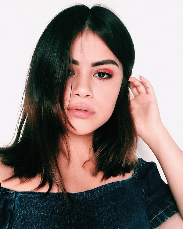 9. Пишите в комментариях, что думаете о сходстве двух девушек.