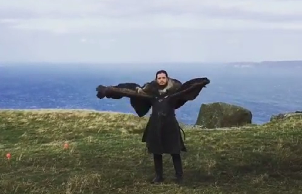 Emilia Clarke'tan Ejderha Görünümlü Jon Snow Paylaşımı