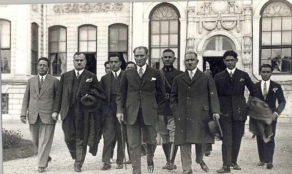 Atatürk 16 Mayıs 1919'da İstanbul'dan ayrıldıktan tam 8 yıl sonra geri dönmüştür.