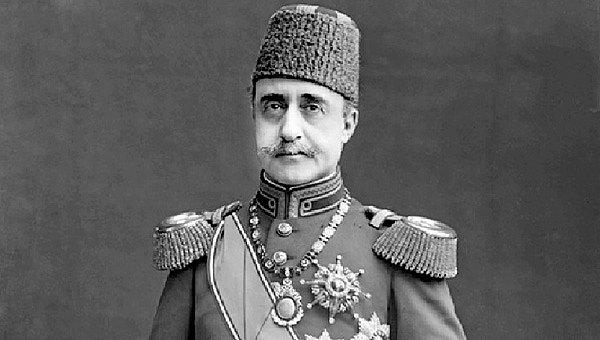 Sultan Abdülaziz'in oğlu Yusuf İzzeddin Efendi daha 9 yaşındayken binbaşı oldu.