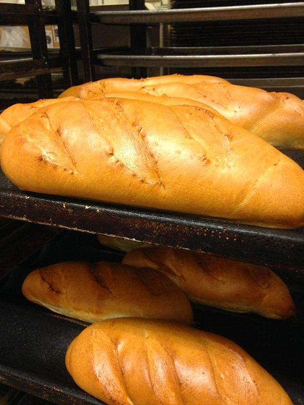 5. Fotoğraftaki ekmeğin adı 'Fransız ekmeği'.