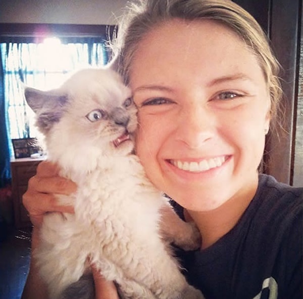 3. Это же надо ТАК ненавидеть селфи!