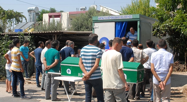 Yahya Zağlı Cumalı Mezarlığı'nda toprağa verildi. İşletme sahibi dün akşam gözaltına alındı, polis kayıplara karışan saldırganları arıyor.