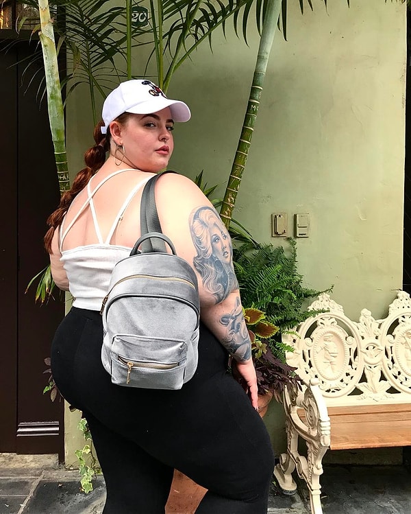 5. Вот и нанимаются красавцы-молодчики, главная задача которых — пристыдить женщин (к мужчинам не пристают, видимо, понимают, что от них можно и получить) и замотивировать их пойти в салон/фитнес-центр.