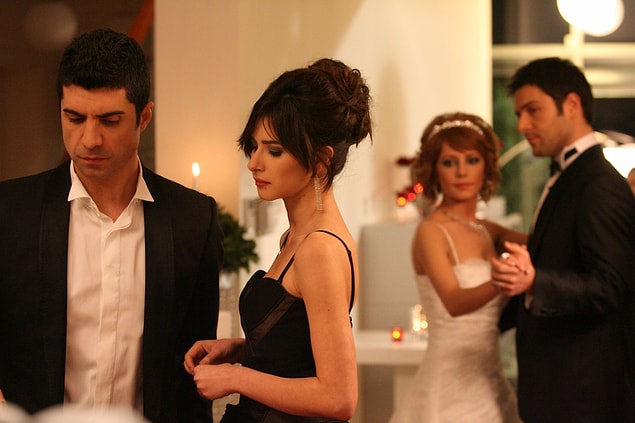 "Samanyolu" diye de bir dizi var tabii. Eh işte (2009)