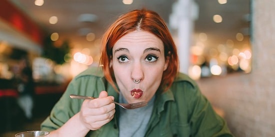 Официант, замените! Что делать, если вы нашли в своей еде волос?