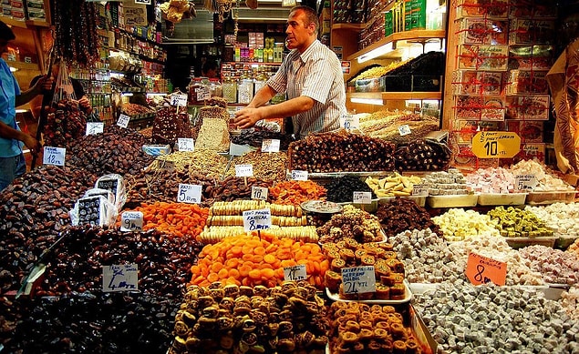 5) Öte yandan daha fazla yabancı ziyaretçi gelmesine karşın ekonomiye katkıları azalma eğiliminde oldu.