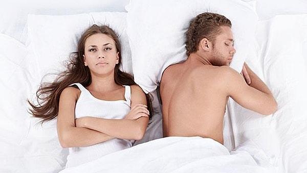 3. Yalnız başına yatmanın tadı hiçbir şeyde yok. Sevmek illa beraber yatmak değil ki. Belki yatağımızı paylaşmak istemiyoruz?