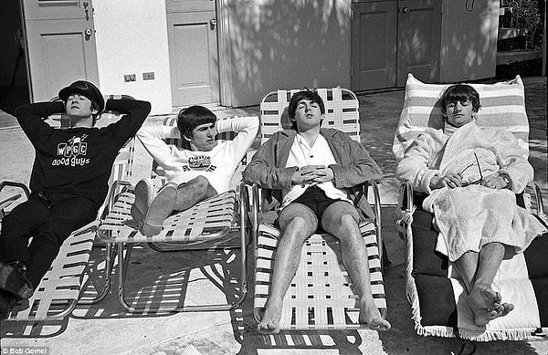 22. Miami'de güneşlenen The Beatles üyeleri.