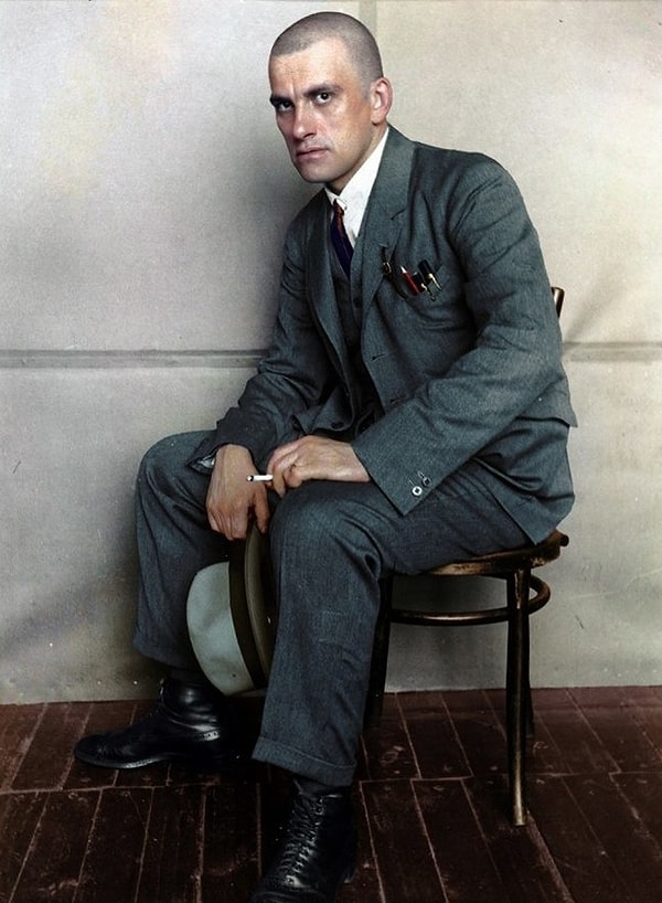 40. Владимир Владимирович Маяковский, поэт