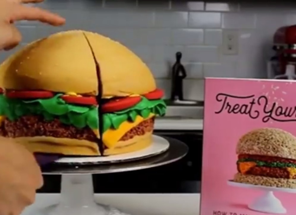 İzlerken İnsanı Acıktıran Hamburger Şeklinde Pasta Yapımı