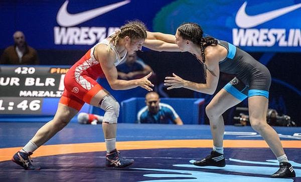 Dün akşam ise kadınlar 75 kiloda Yasemin Adar, finalde Belaruslu Vasilisa Marzaliuk'u 5-4 yenerek dünya şampiyonu oldu.
