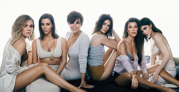 Kardashian ailesinin son dönemde değişen giyim tarzının sebebini artık biliyorsunuz.