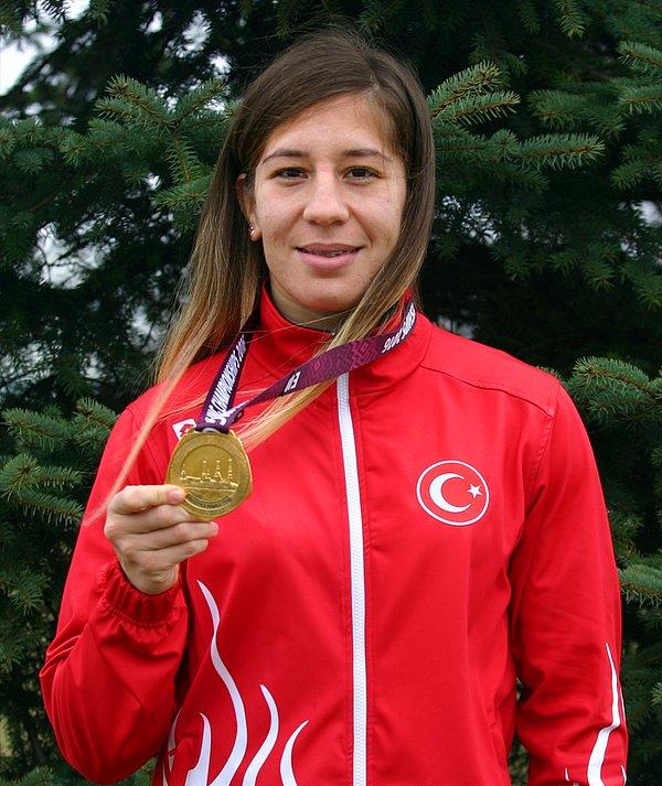 Mart 2016'da Riga'da düzenlenen Avrupa Güreş Şampiyonası kadınlar 75 kiloda da Rus rakibi Alena Starodubtseva'yı 7-0 yenerek Türkiye tarihinde kadınlarda ilk altın madalyanın sahibi oldu.