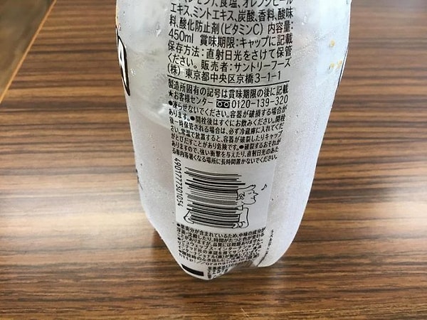 15. Официант, несущий целую гору тарелок