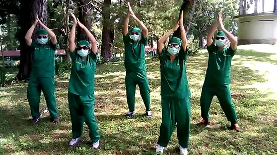 Doktorların Beyin Yakan El Yıkama Dansı