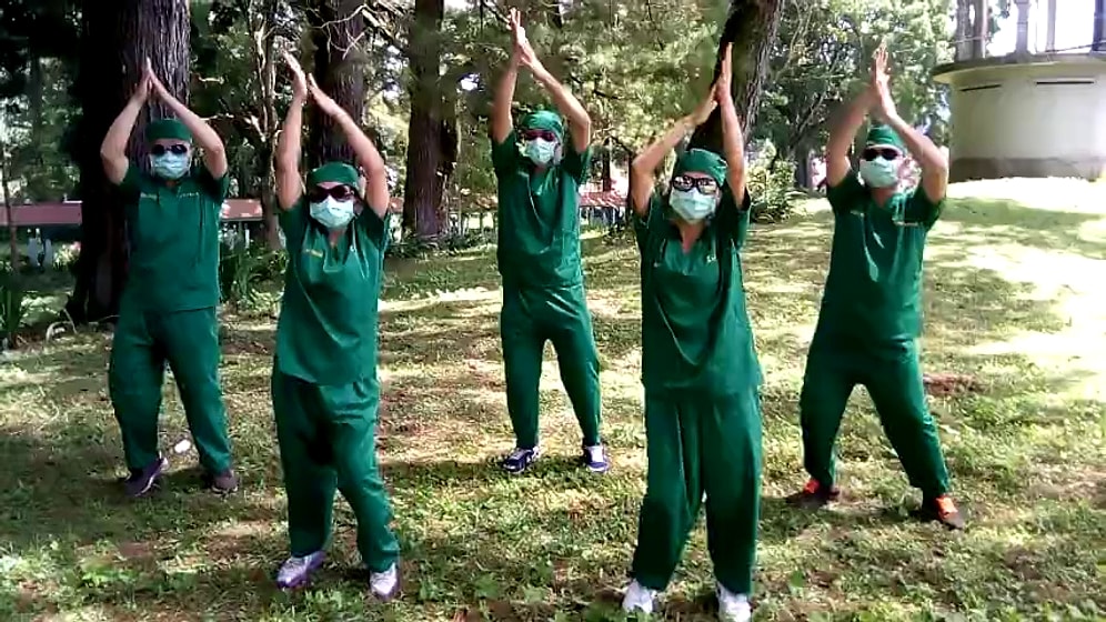 Doktorların Beyin Yakan El Yıkama Dansı