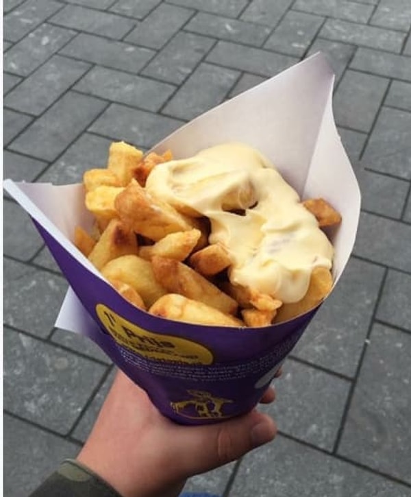 6. Картошка фри подается с майонезом