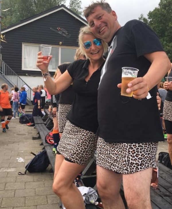 16. В начале весны голландцы празднуют Rokjesdag (День юбки). Этот день символизирует начало весны, когда женщины начинают демонстрировать голые ноги и снова носить короткие юбки