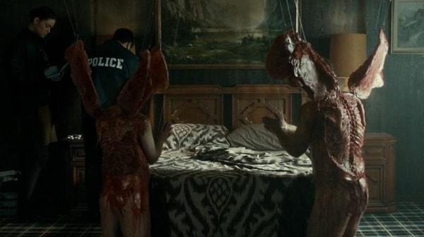 2. Hannibal’ın 3. sezonundaki bu sahne NBC tarafından diziden çıkarılmış.