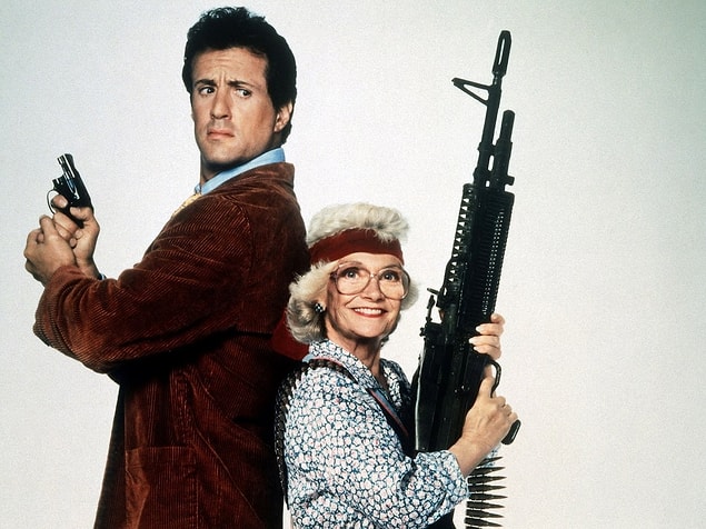 9. Arnold Schwarzenegger ve Sylvester Stallone’un yoğun rekabet içerisinde olduğu bir dönemde, Arnold hiç niyeti olmadığı halde Stop or My Mom Will Shoot (Dur Yoksa Annem Ateş Edecek) filminde oynayacağına dair bir söylenti çıkarmış.