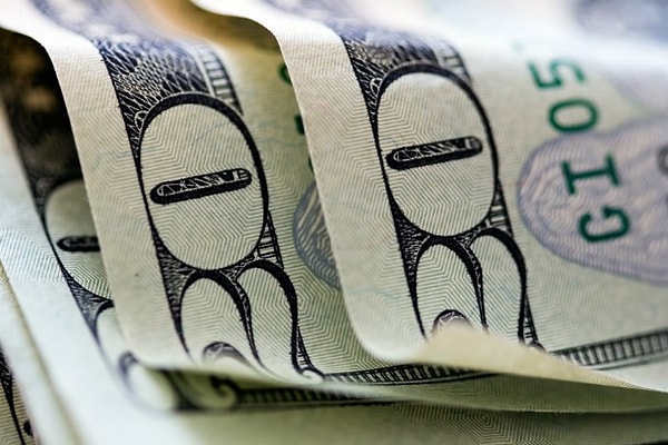 1. Быть королевой красоты не так уж и дешево и совсем не просто.