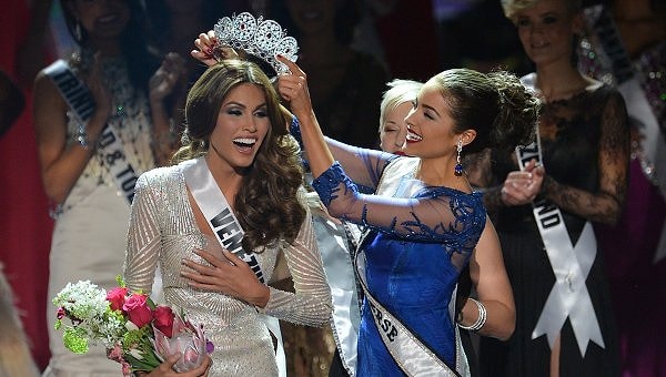 6. В Венесуэле некоторые родители настолько одержимы конкурсами красоты, что отправляют своих детей в специальные академии, чтобы там из их девочек воспитали настоящих королев красоты.