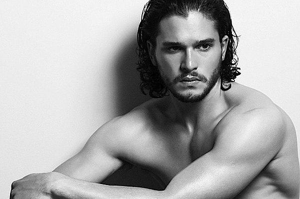 8. Этот магнетический взгляд растопит сердце любой (даже Дейенерис, похоже, не устояла!)