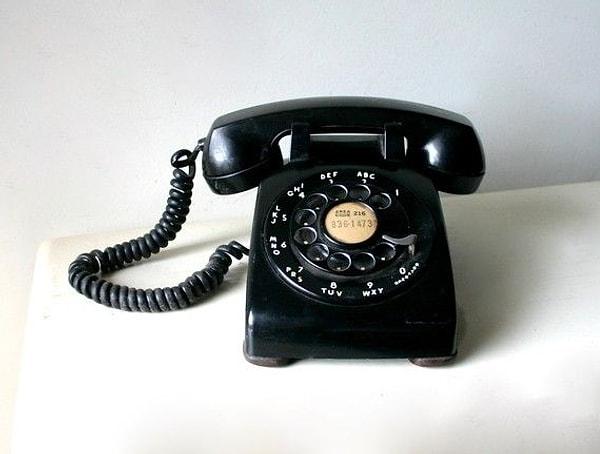 4. Her bir numarayı 'çevirmenin' asırlar sürdüğü çevirmeli telefonlar.