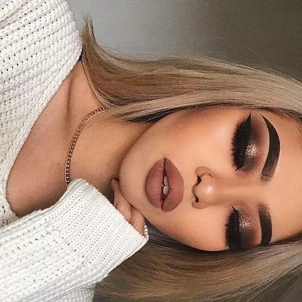 4. Макияж в "инстаграмном стиле", который выглядит просто жутко в реальной жизни