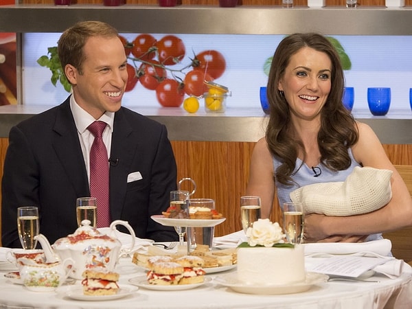 1. На этом фото настоящие Кейт Миддлтон и принц Уильям?